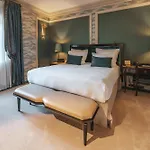 Hotel De Pavie 5*