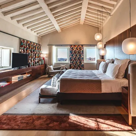 Hotel De Pavie 5*